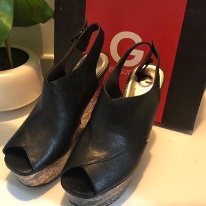 NWOT Guess Peep Toe Platform